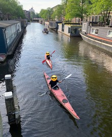 Kajak met peddels