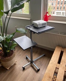 Beamer / projector, tafel en projectiescherm