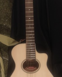 Elektr- akoestische Yamaha gitaar