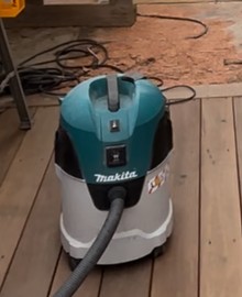 Construction vacuum cleaner