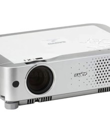 Beamer Sanyo XU73
