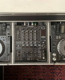 DJ set: Pioneer CDJs 2000 NX + 900 NX Mixer
