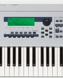 Yamaha MO6 keyboard