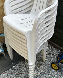 8 plastic stapel stoelen