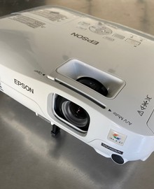 Beamer Epson met HDMI inclusief kabels