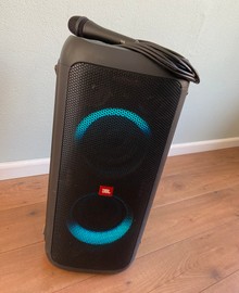 JBL-speaker met microfoon