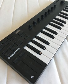 MIDI Controller Keyboard KOMPLETE M32 