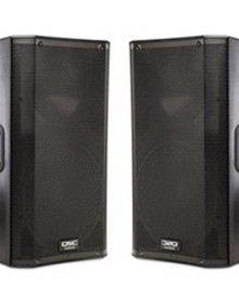 2x QSC K12.2 speakers op statief