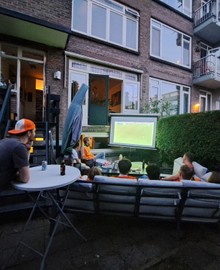 Superscherpe beamer + projectiescherm + 20m HDMI-kabel