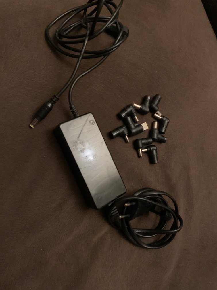 Universele laptop adapter/stroom