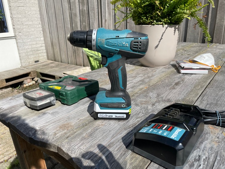14v accuboor Makita