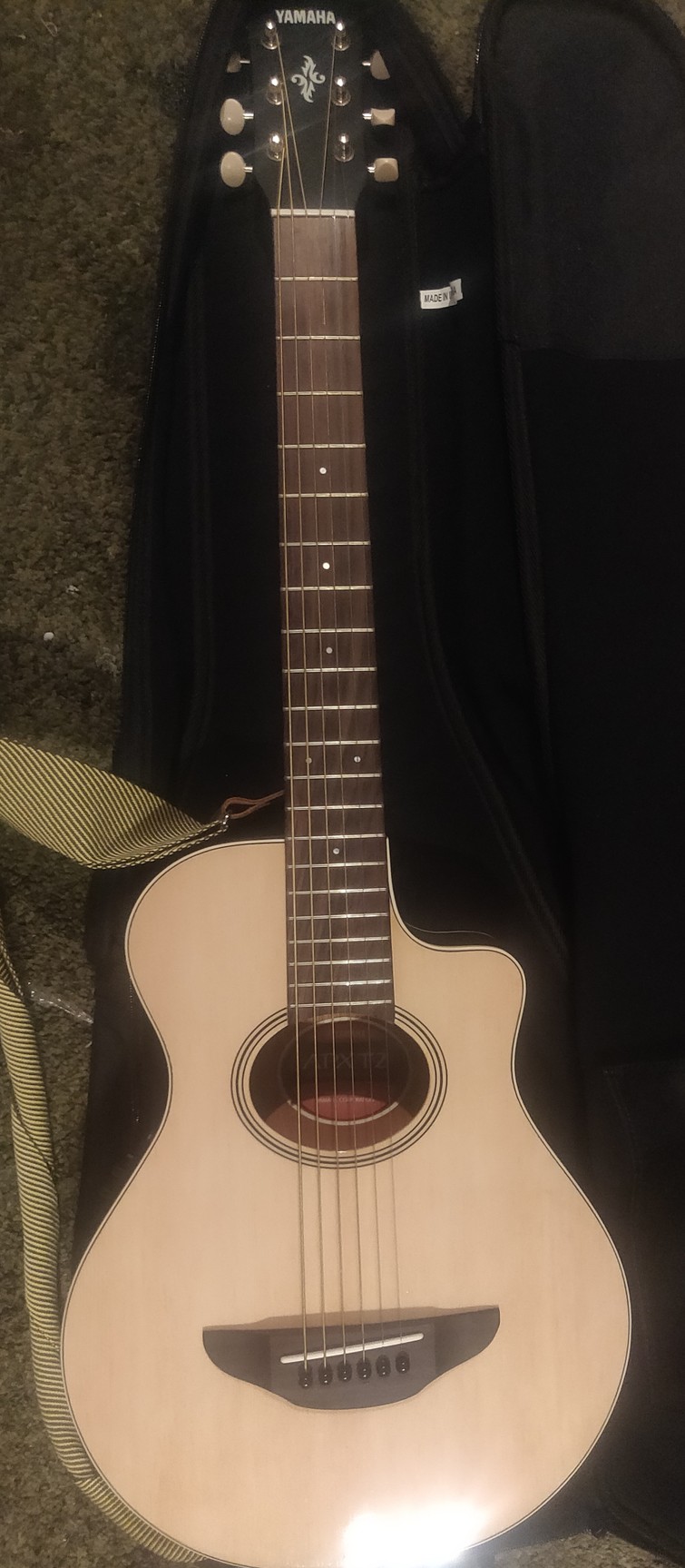 Elektr- akoestische Yamaha gitaar