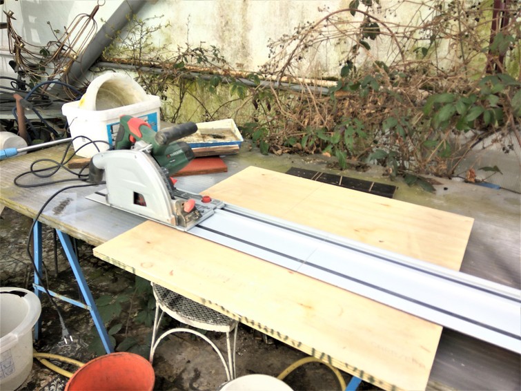 Invalzaag met geleiderail 70-140cm 1200 watt