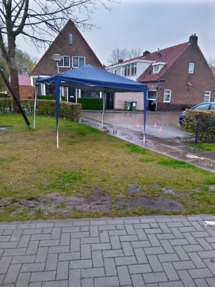 Pop up partytent