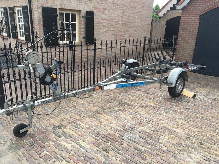 Boottrailer +\- 5meter boot ongeremd