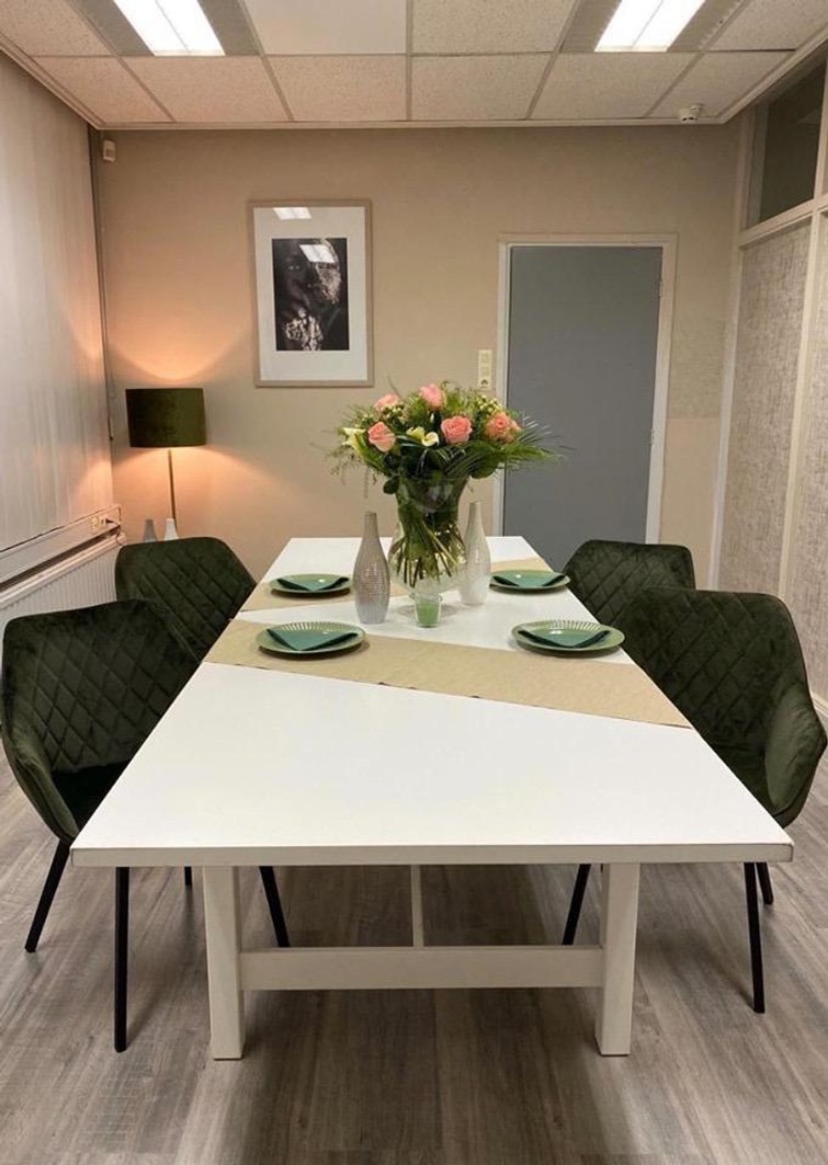 Groene velvet stoelen
