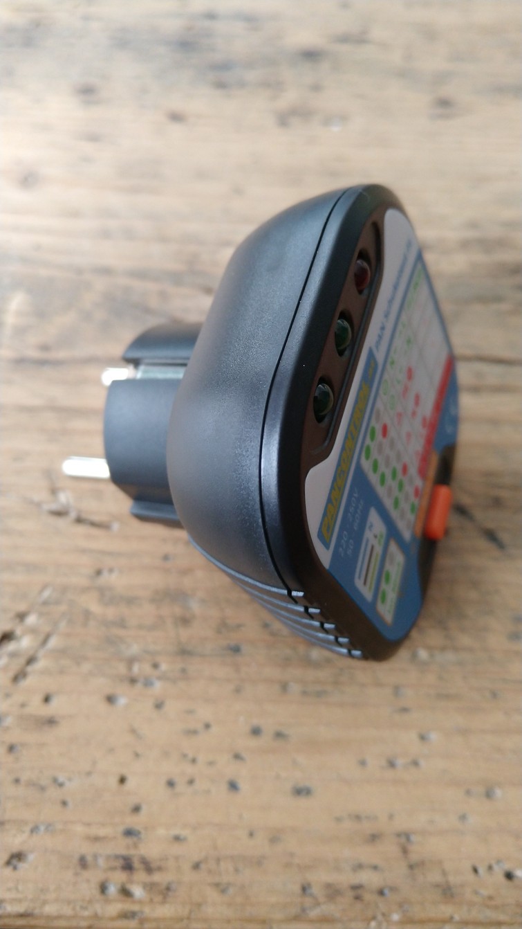 Stopcontact tester
