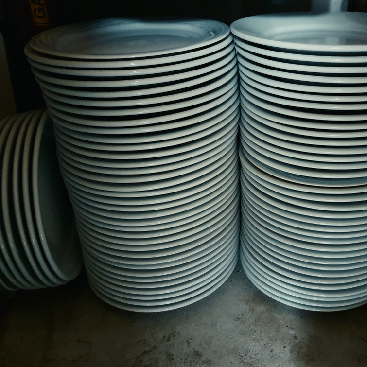 83 Ontbijtborden wit porselein 20 cm diameter