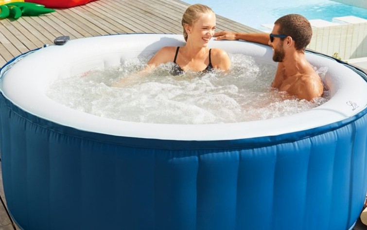Opblaasbaar bubbelbad/ jacuzzi!!!!!