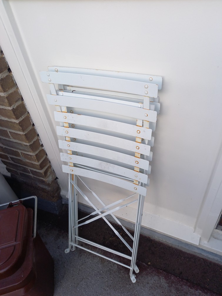*gratis* Wie maak ik blij met deze metalen klapstoelen?