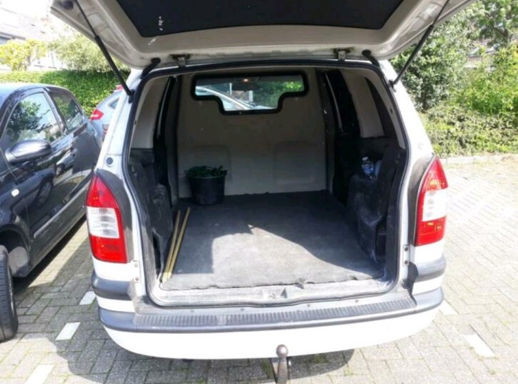Transport met bestelauto.