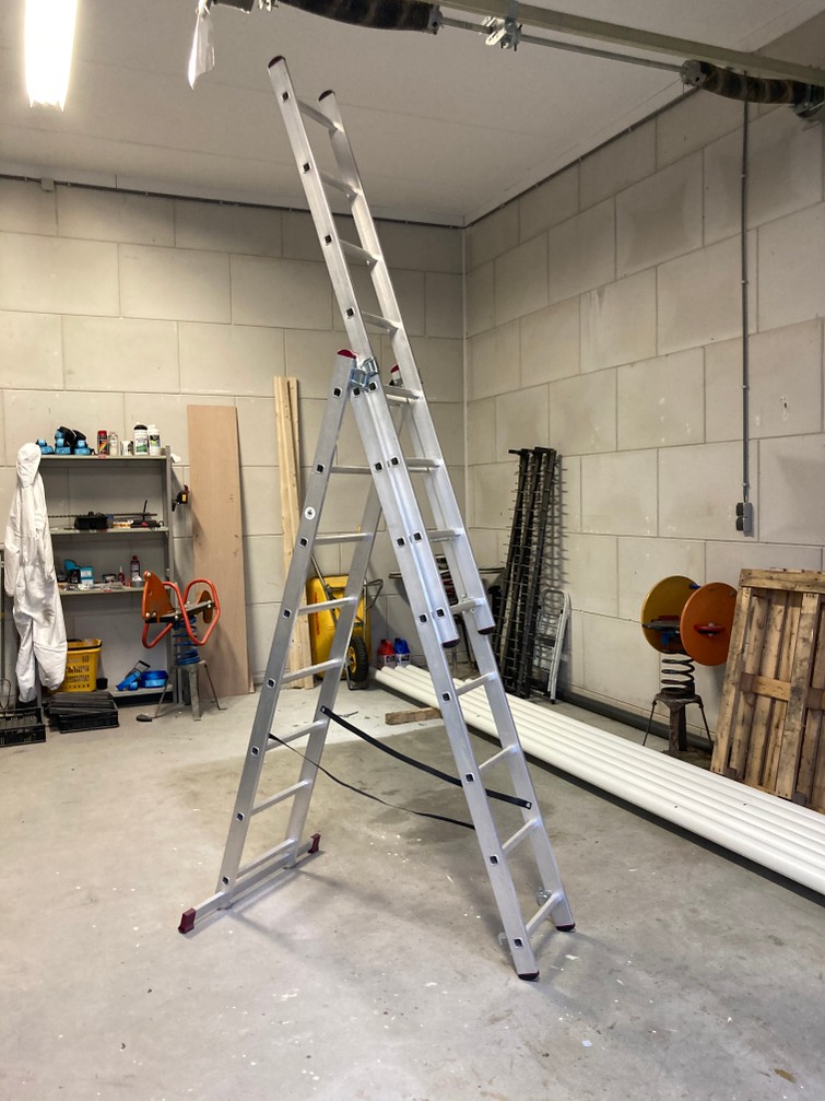 Ladder 3x8 treden (werkhoogte 5,68m)