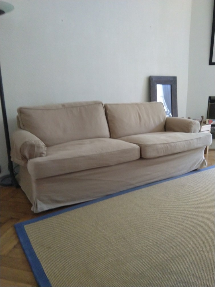 #watersnoodramp Gratis, dus niet te leen: prima ruime en comfortabele Ikea-Bank