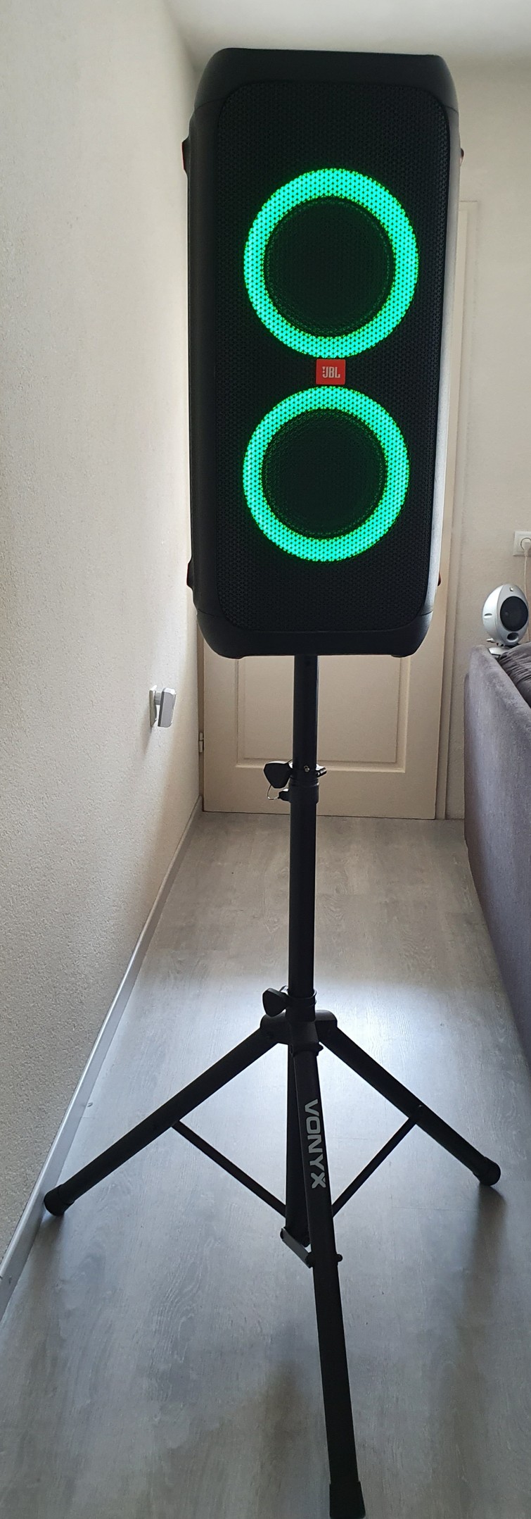 JBL Partybox 310 bluetooth accu speaker met microfoon en eventueel met standaard.