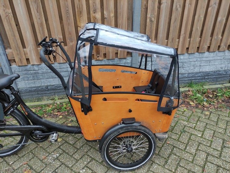 Elektrische driewieler bakfiets voor 5 pers (evt 1 maxi cosi) met optionele regenhuif
