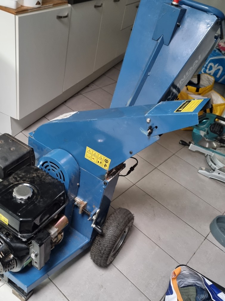 15 pk takkenhakkselaar te huur