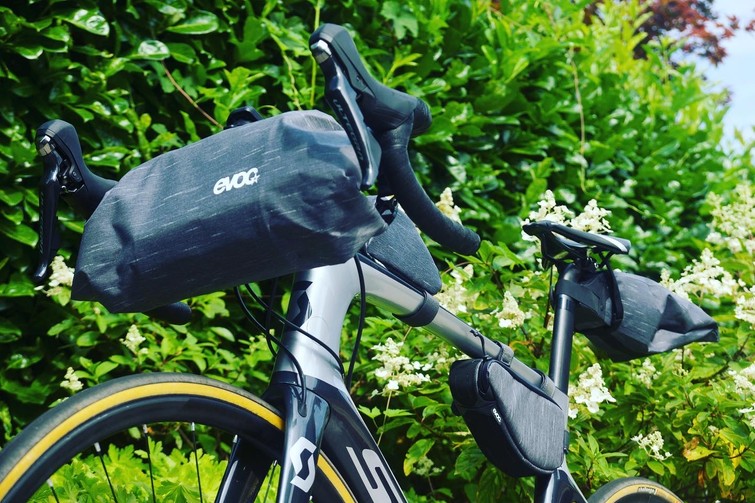 Bikepacking tassen van Restrap, Evoc en Topeak. Fietstassen voor uw fietsvakantie