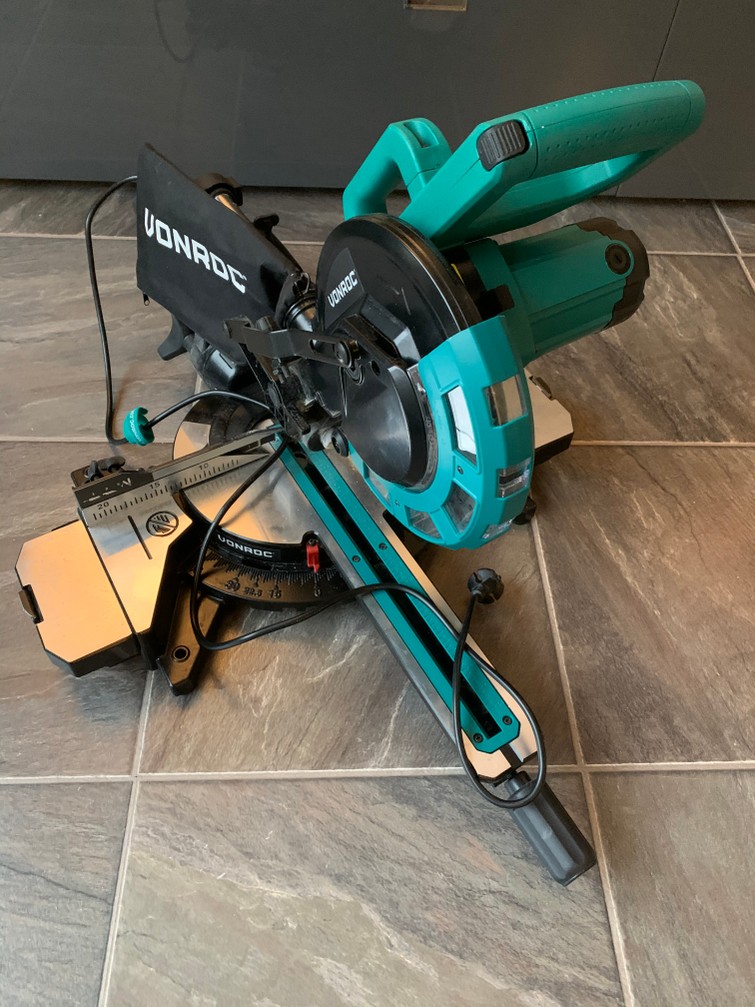 Afkortzaag 2000w 216mm 40 tands