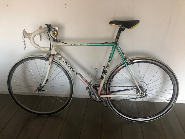 Racefiets retro - mogelijk met helm