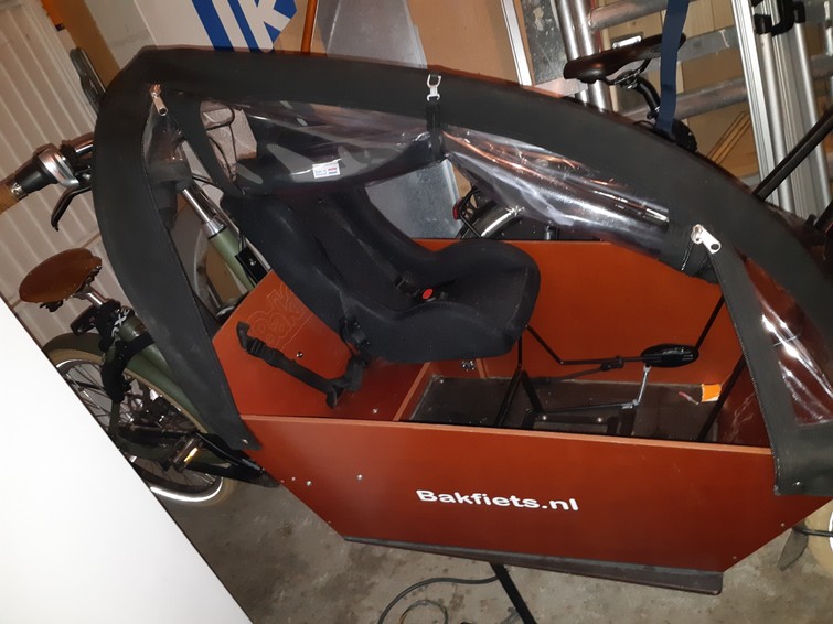 Elektrische bakfiets tweewieler
