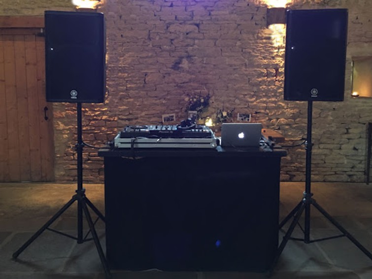DJ huren + geluid + lichten