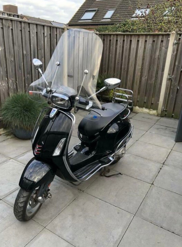 Vespa sprint snor