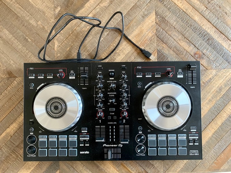 DJ set / controller / draaitafel te huur