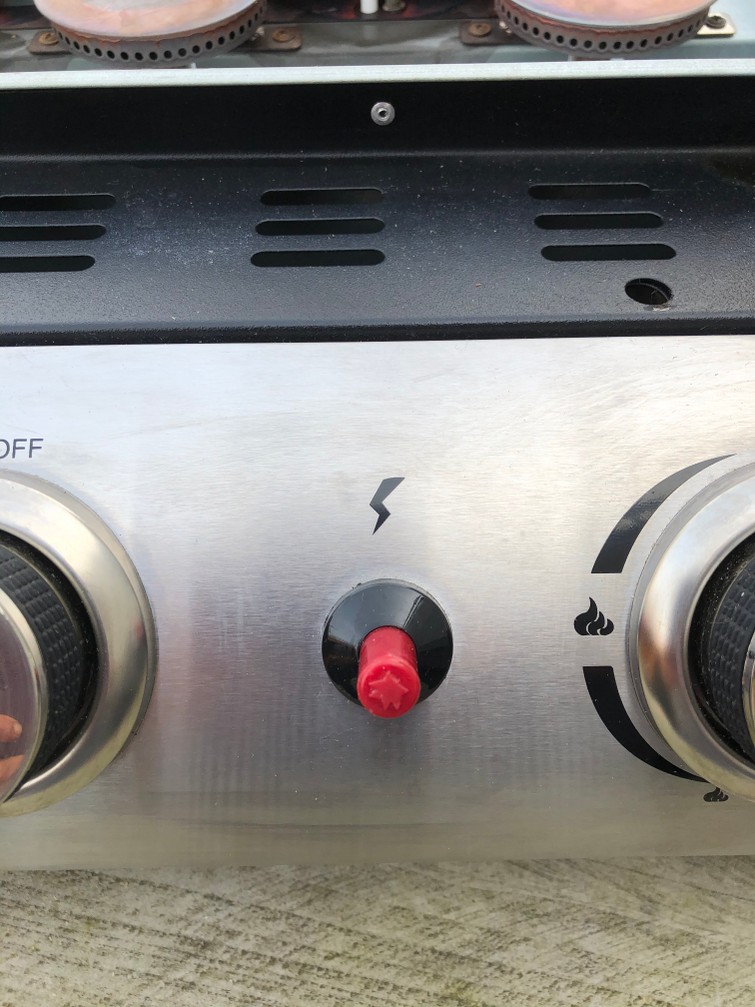 Te koop €50,00 gasbarbecue bakplaat 3 branders elektrische ontsteking