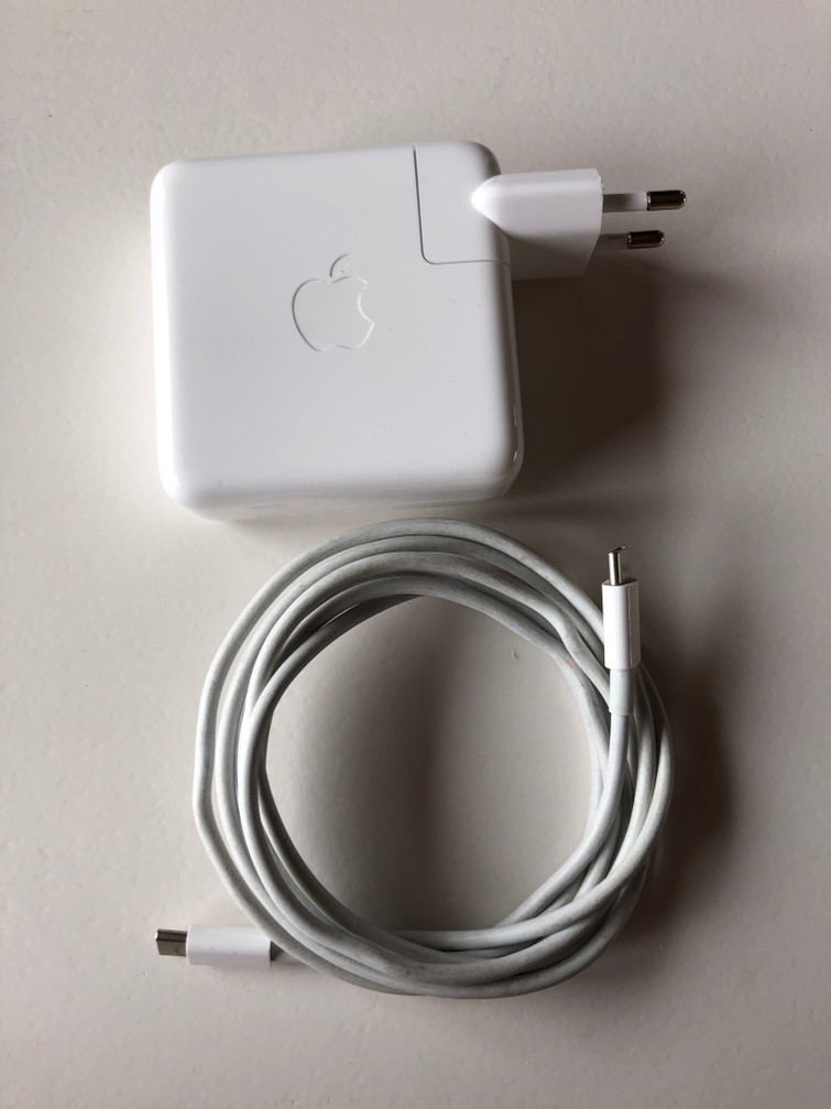 macbook adapter
