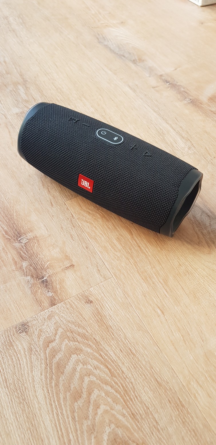 JBL charge 4 bluetooth speaker