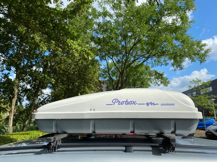 Zomer dakkoffer met universele dakdragers voor open dakrails