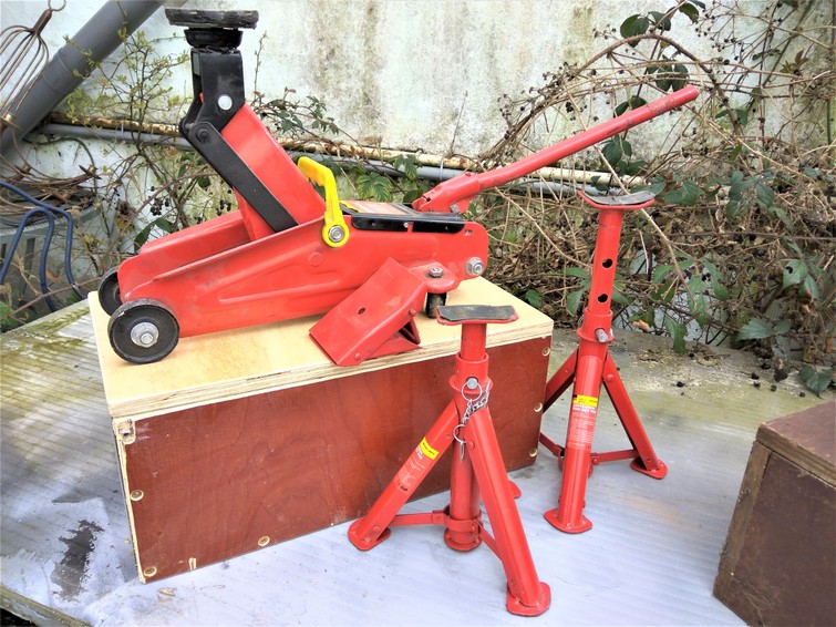 autogaragekrik 2 ton hydraulisch, met 4 assteunen en wielblokkeringen